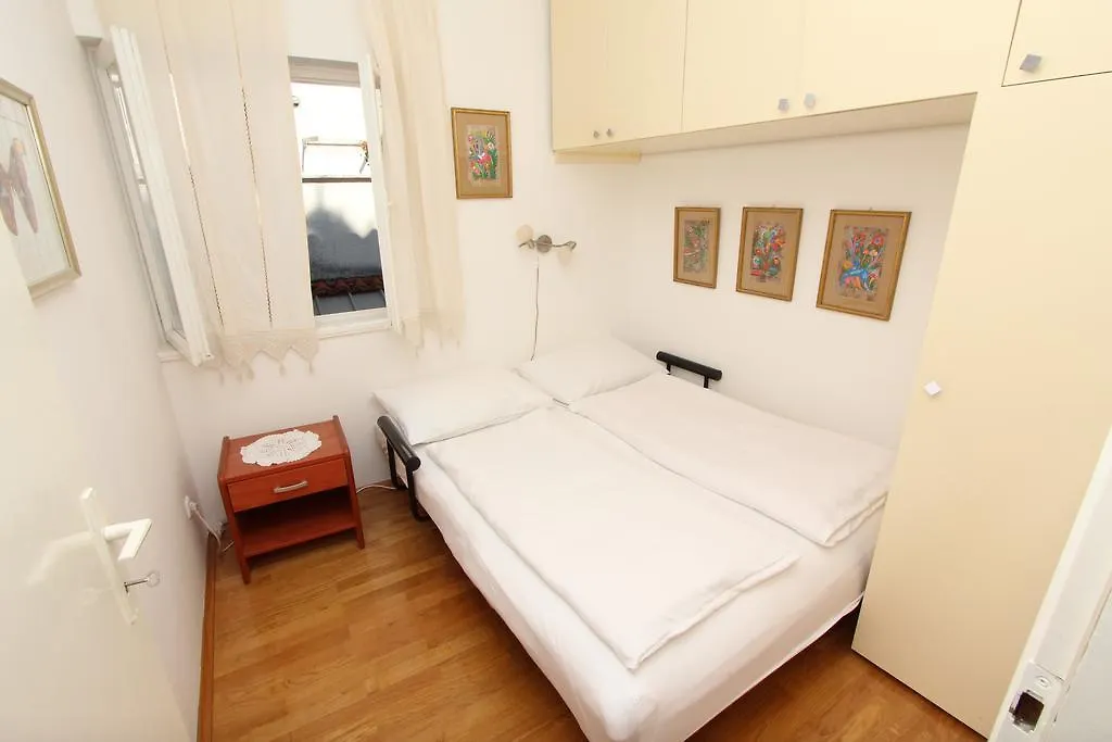 Apartments Jurjevic 罗维尼